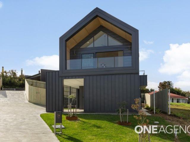 SPACIOUS FAMILY LIVING IN A TRANQUIL MILTON SETTING