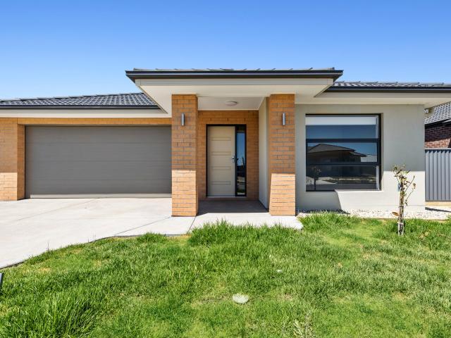 Spacious Family Living in an Unbeatable Location!