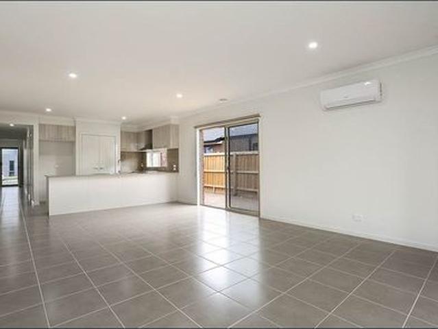 SPACIOUS FAMILY LIVING IN BELLEVUE TOPS ESTATE