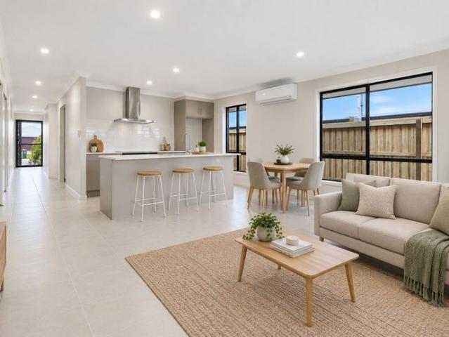SPACIOUS FAMILY LIVING IN CENTRAL SPRINGS