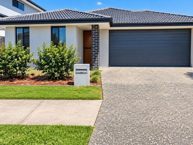 SPACIOUS FAMILY LIVING IN CENTRAL SPRINGS