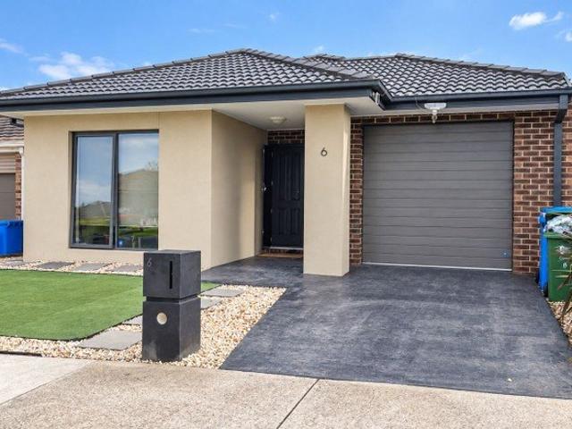 Spacious Family Living in Clyde North