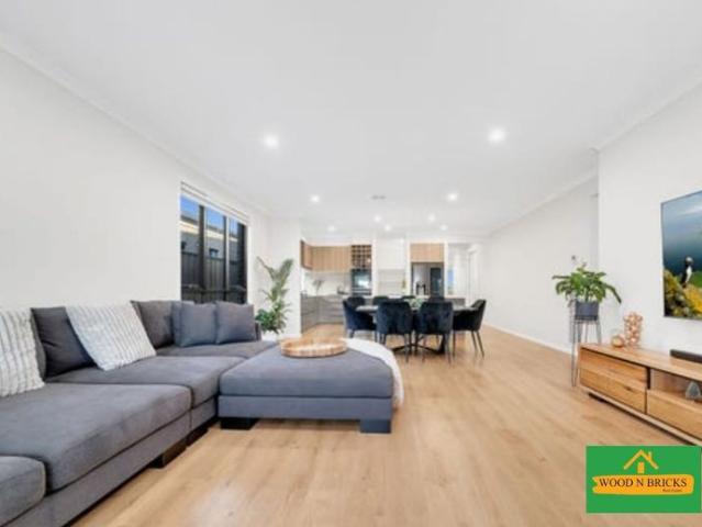 Spacious Family Living in Clyde with 4 Bedrooms and 2 Living Areas