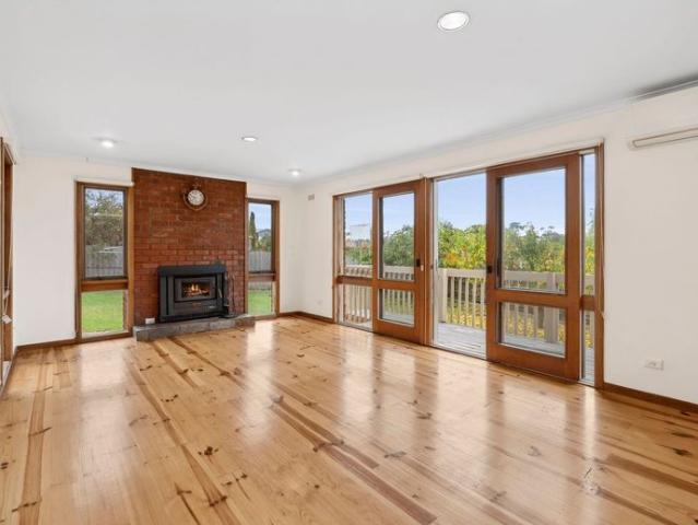 Spacious Family Living in Coveted Wombah Park Court Location