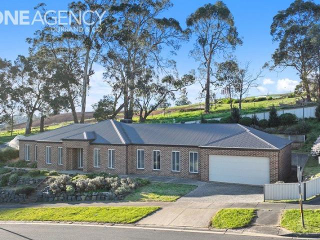 Spacious Family Living in Crystal Waters Estate