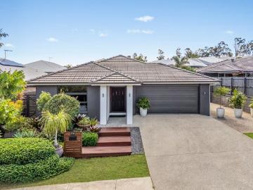 Spacious Family Living in Deebing Heights with Relaxing Outdoor Spaces