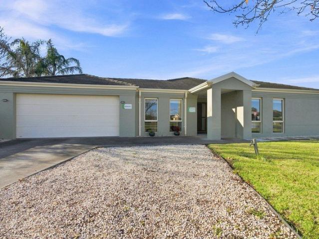 Spacious Family Living in Franklin Park