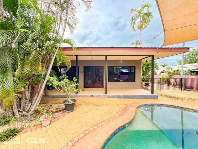 Spacious Family Living | In Ground Pool | Prime Golf Course Location