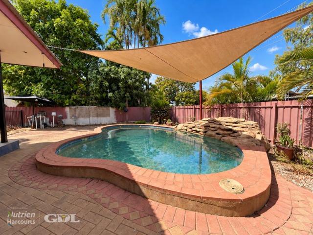 Spacious Family Living | In Ground Pool | Prime Golf Course Location