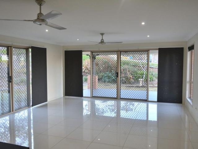 Spacious Family Living in Hodgson Vale!