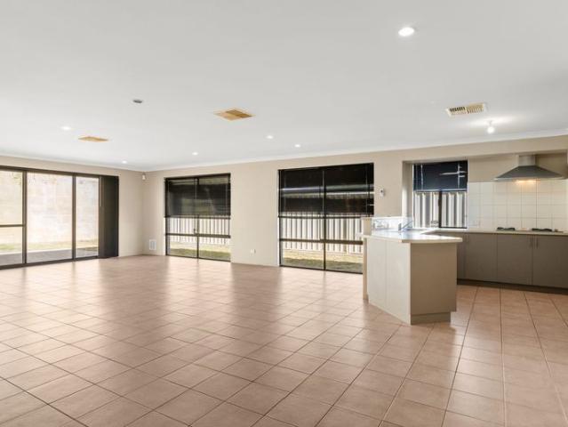 Spacious Family Living in Lakelands
