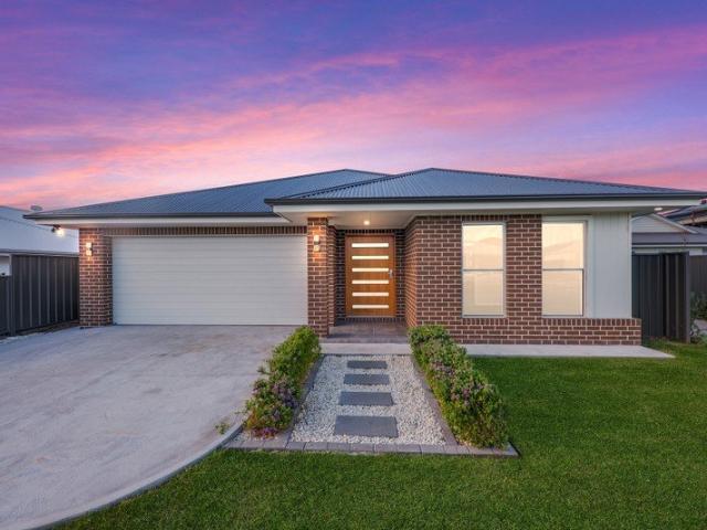 Spacious Family Living in Lochinvar