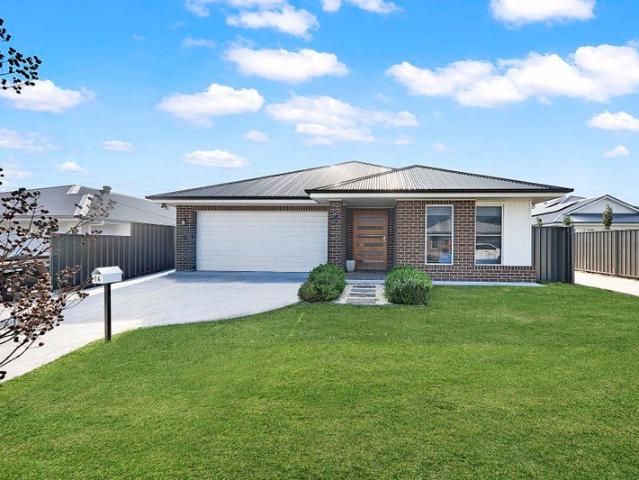 Spacious Family Living in Lochinvar