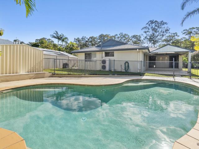 SPACIOUS FAMILY LIVING IN PEACEFUL CUL DE SAC WITH POOL