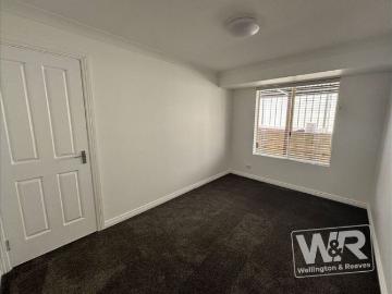 SPACIOUS FAMILY LIVING IN PEACEFUL SPENCER PARK