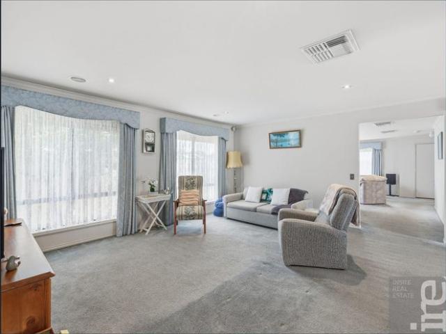 Spacious Family Living in Popular Collyn Dale Estate!