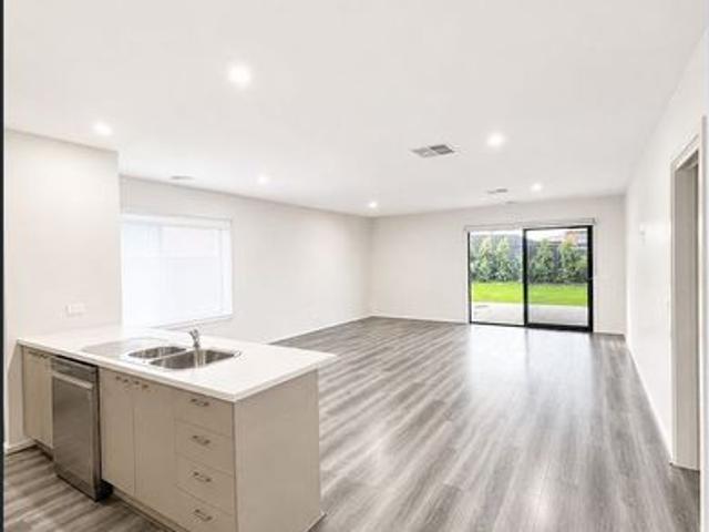 Spacious Family Living in Popular Warby Views Estate