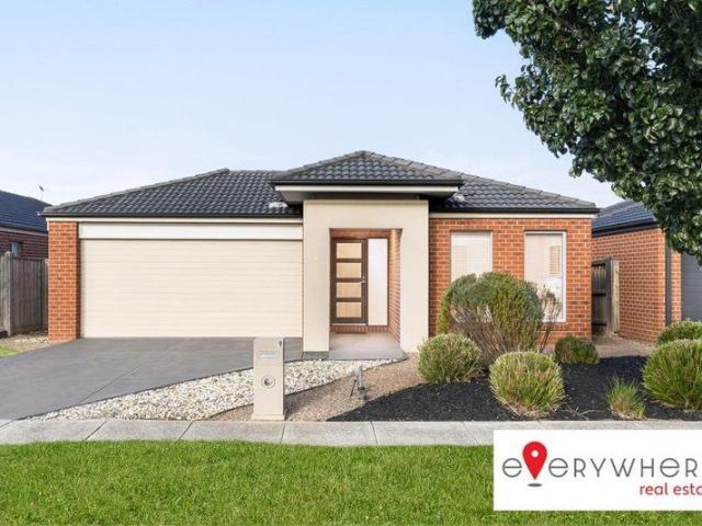 Spacious Family Living in Prestigious Saltwater Coast Lifestyle Centre Access Included