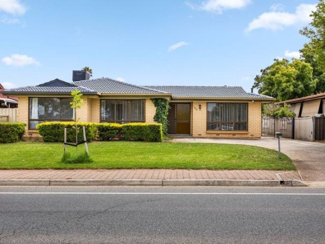 Spacious Family Living in Prime Modbury Heights Location