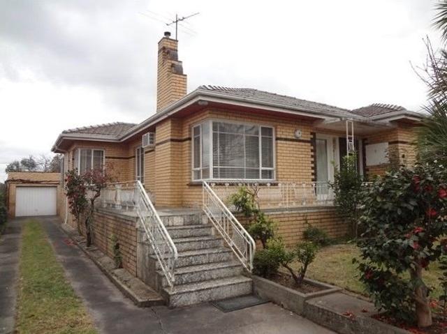 Spacious Family Living In Prime Oakleigh East