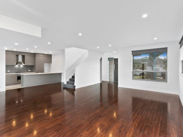 Spacious family living in prime Avondale Heights position