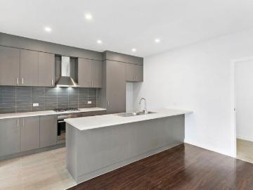Spacious family living in prime Avondale Heights position