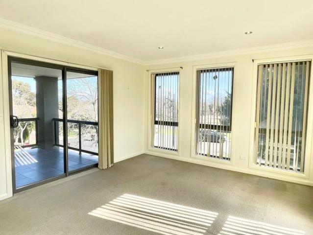 Spacious Family Living in Prime Caroline Springs Location