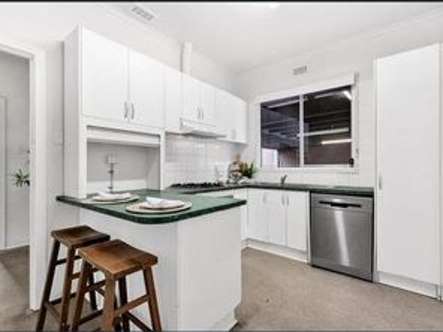 Spacious Family Living in Prime Chadstone Location