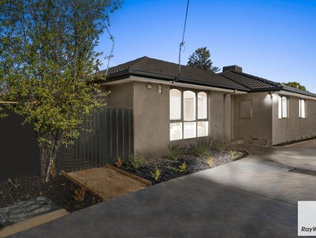 Spacious Family Living in Prime Deer Park Location