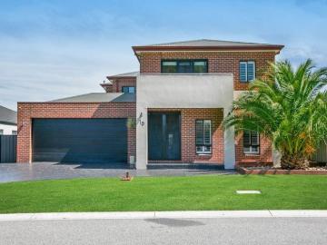 SPACIOUS FAMILY LIVING IN PRIME GREENVALE LOCALE