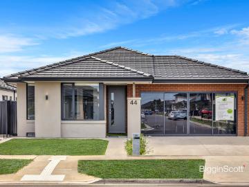 Spacious Family Living in Prime Location!