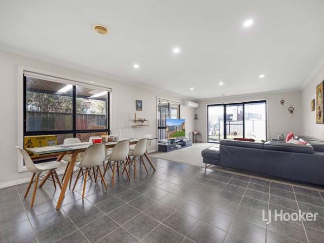 Spacious Family Living in Prime Point Cook! APPLICATIONS NOW OPEN