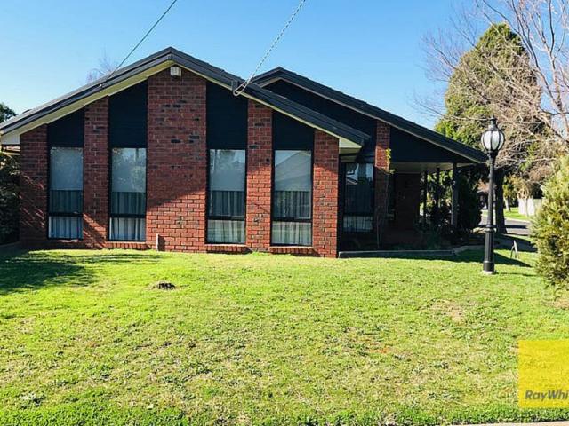 Spacious Family Living in Prime Seabrook Location