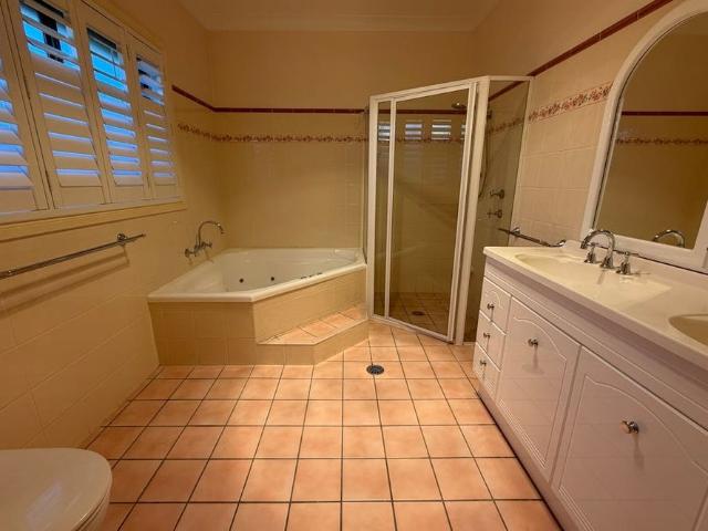 SPACIOUS FAMILY LIVING IN PRIME SOUTH DUBBO LOCATION