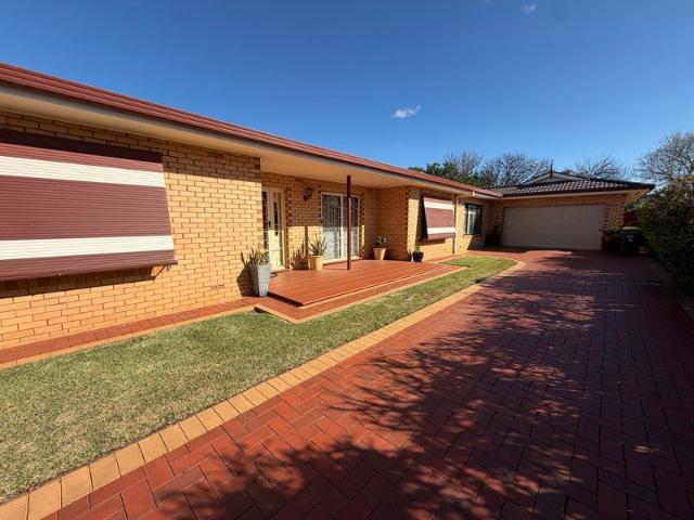 SPACIOUS FAMILY LIVING IN PRIME SOUTH DUBBO LOCATION