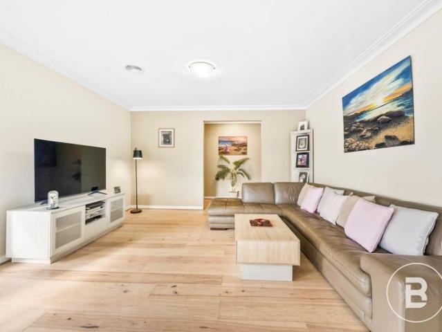 SPACIOUS FAMILY LIVING IN PRIME WENDOUREE LOCATION
