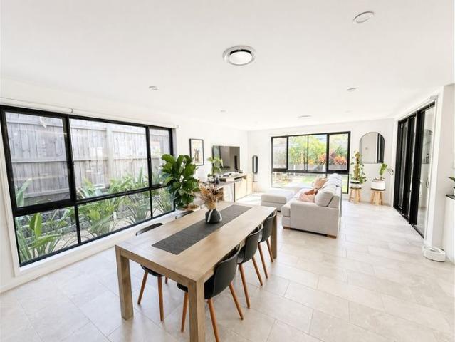 Spacious Family Living in Quiet Redland Bay Cul De Sac