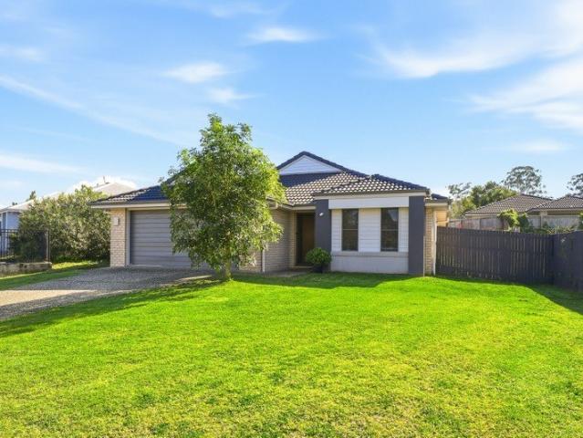 SPACIOUS FAMILY LIVING IN SCENIC RISE ESTATE