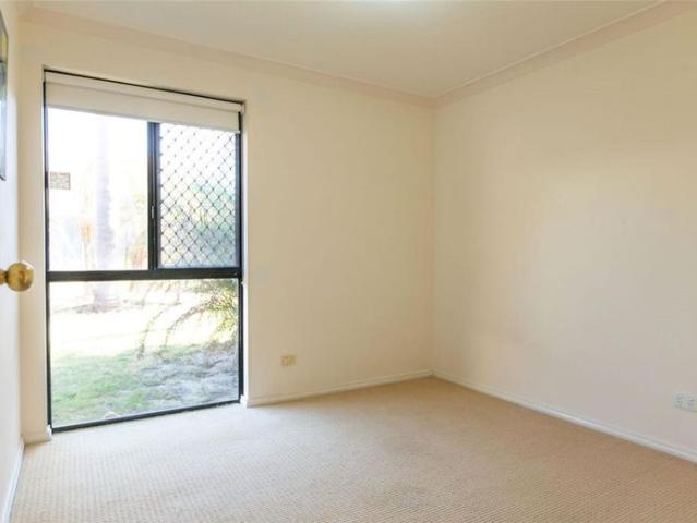 Spacious Family Living in Sought After Wannanup