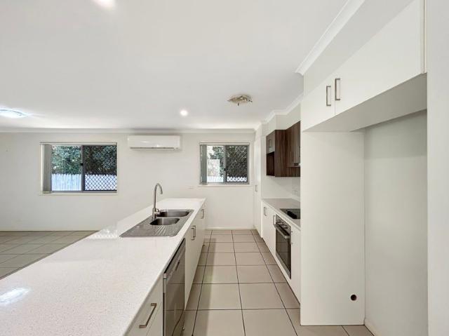 Spacious family living in sought after Woodgrove Estate