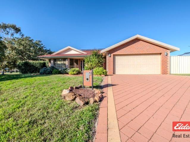 SPACIOUS FAMILY LIVING IN SOUGHT AFTER YARRAWONGA ESTATE