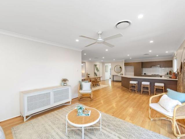 SPACIOUS FAMILY LIVING IN SOUGHT AFTER AREA