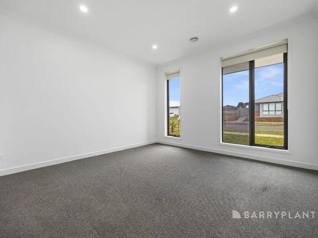 Spacious Family Living in Sought After Bonshaw