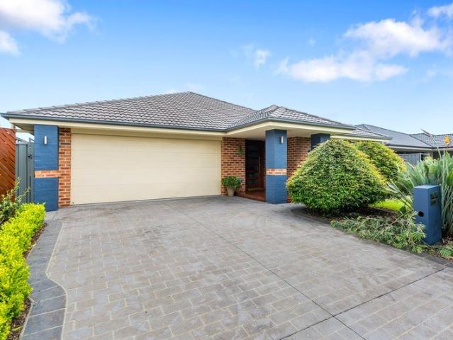 Spacious Family Living in Sought After Haywards Bay