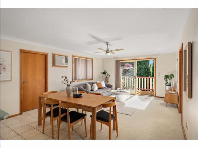 SPACIOUS FAMILY LIVING IN SOUGHT AFTER LAMBTON