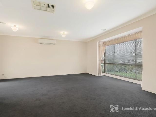 SPACIOUS FAMILY LIVING IN SOUGHT AFTER NORRIS PARK ESTATE