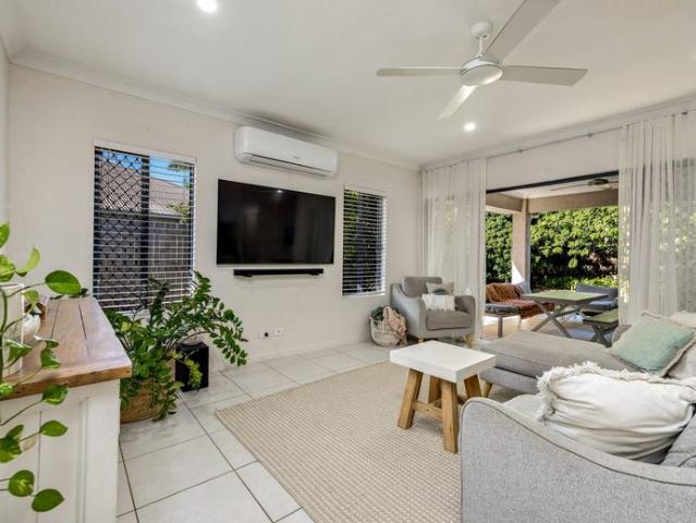 Spacious family living in sought after Redlynch location