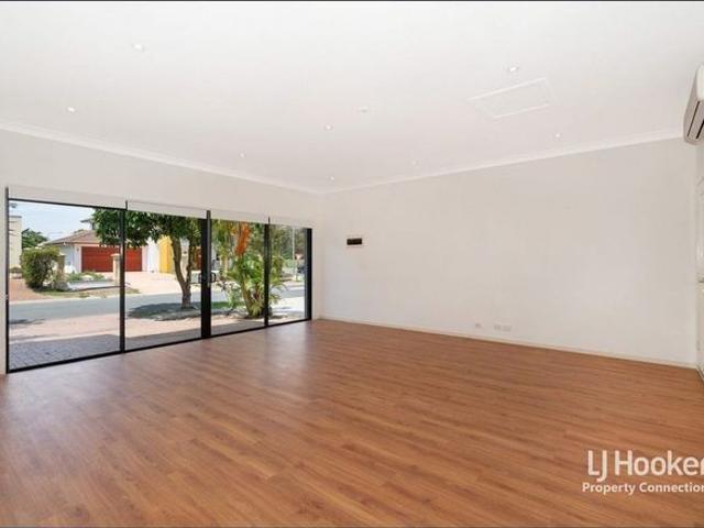 Spacious Family Living in Sought After Somerset Estate