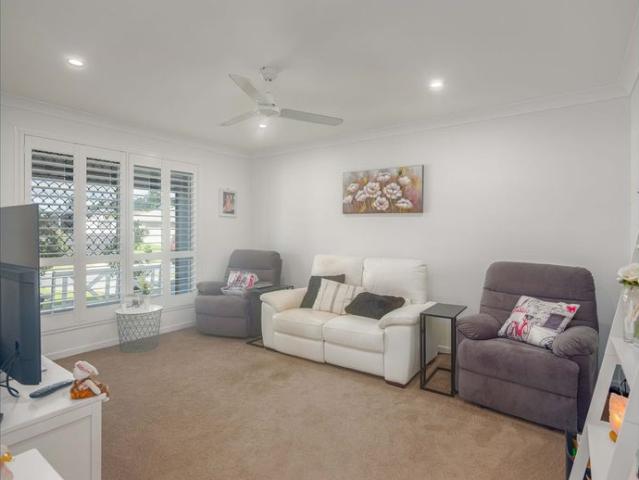 Spacious Family Living in Sought After Sovereign Heights Estate!
