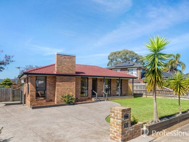 SPACIOUS FAMILY LIVING IN THE TEMPLETON SCHOOL ZONE